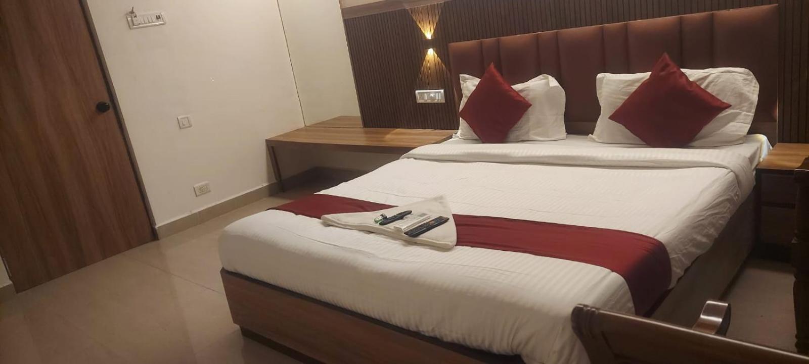 Capital O 69831 Hotel Mount Heera Chennai Bagian luar foto